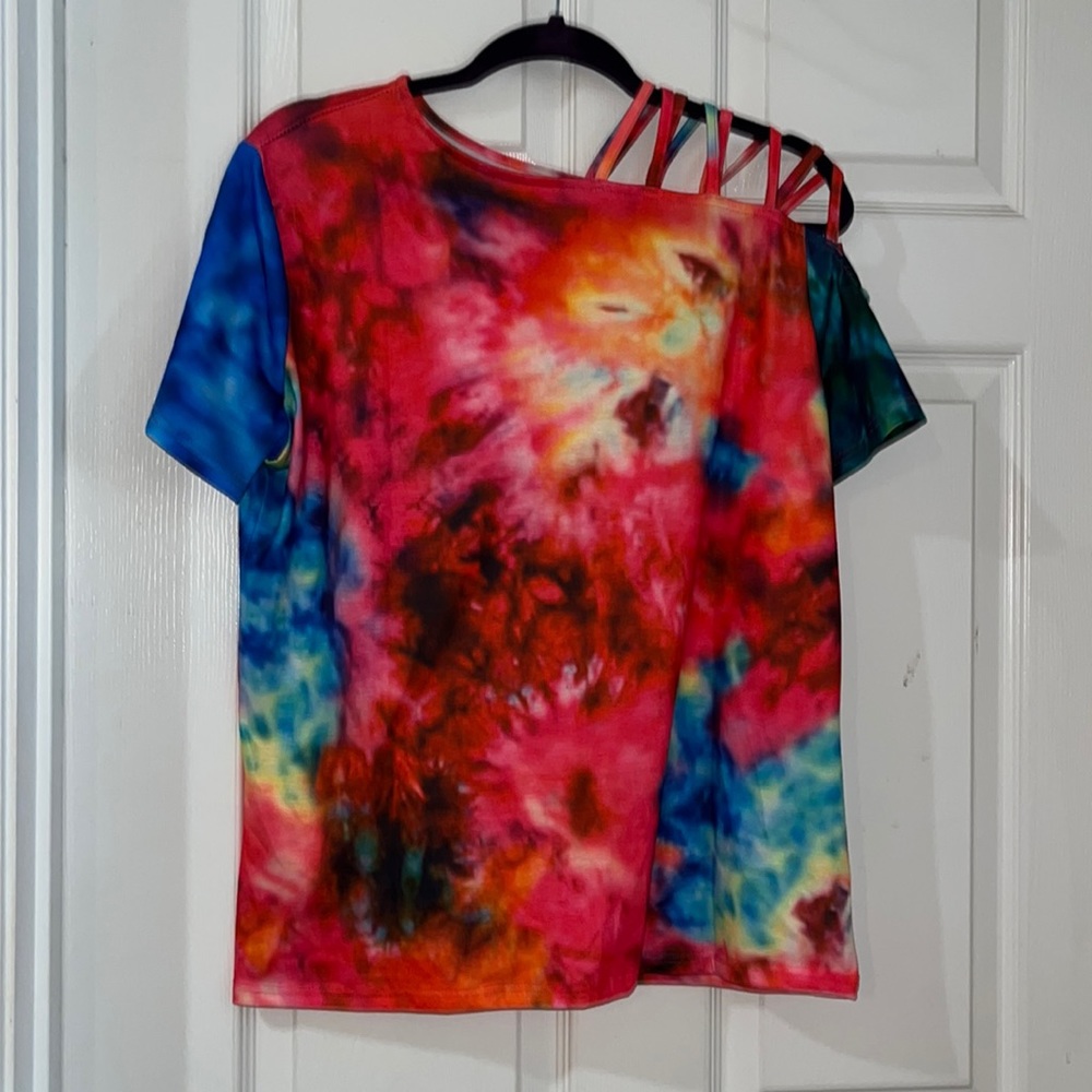 Shein XL multicolored top. Straps on one side